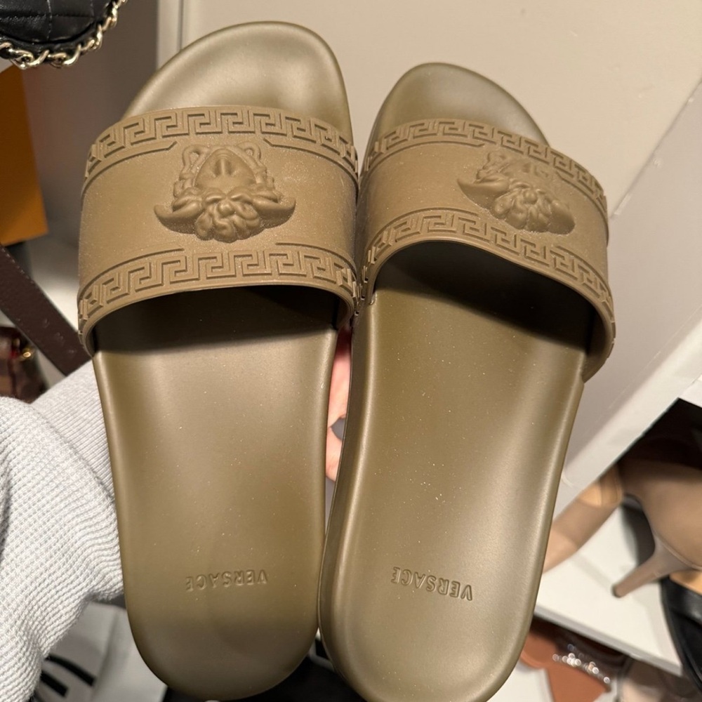 Unisex slides